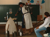 Mitgebrachte Ausr&uuml;stung, Helme und Schild!